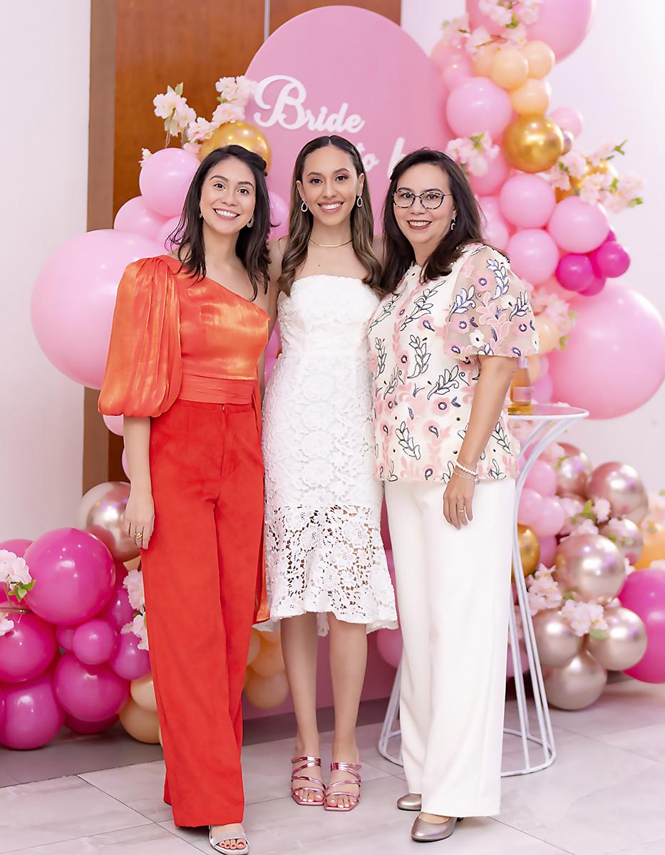 Sofía Bustamante, Gada Soto y Cristina Bustamante.