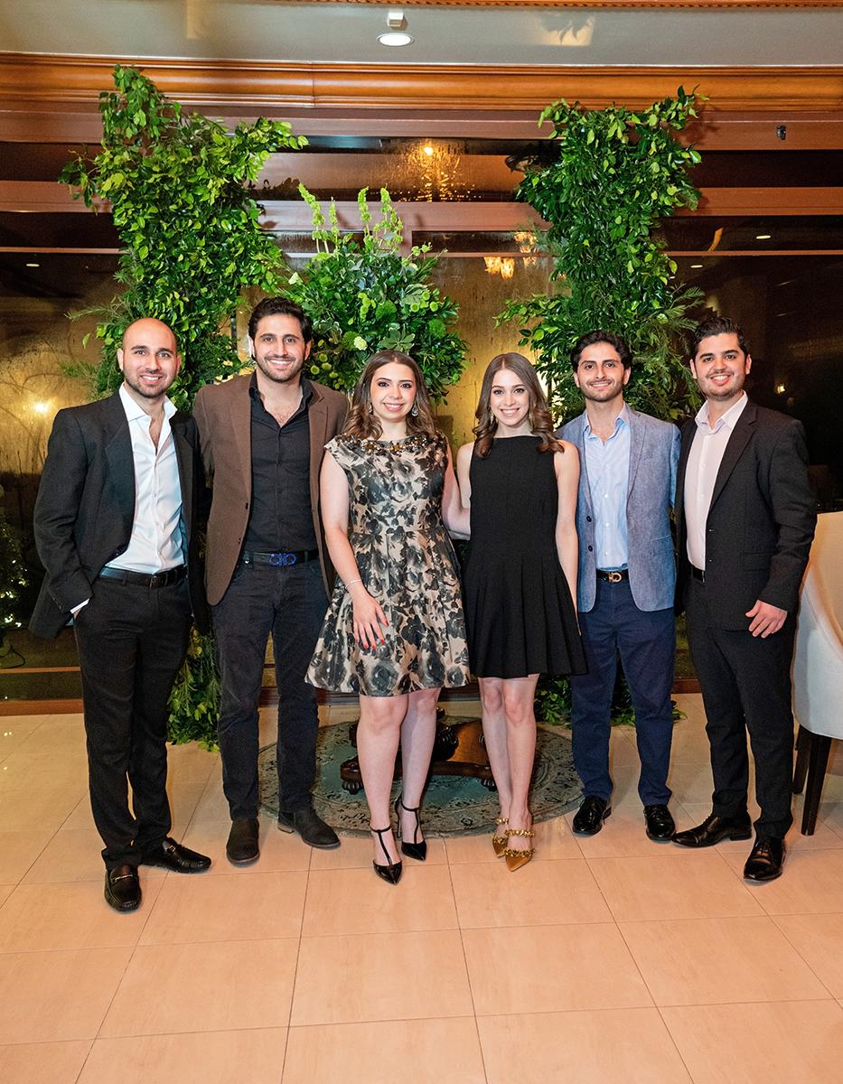 Faris Perdomo, Mauricio, Lorena, Stephanie y Andrés Kattan con Luis Vega.