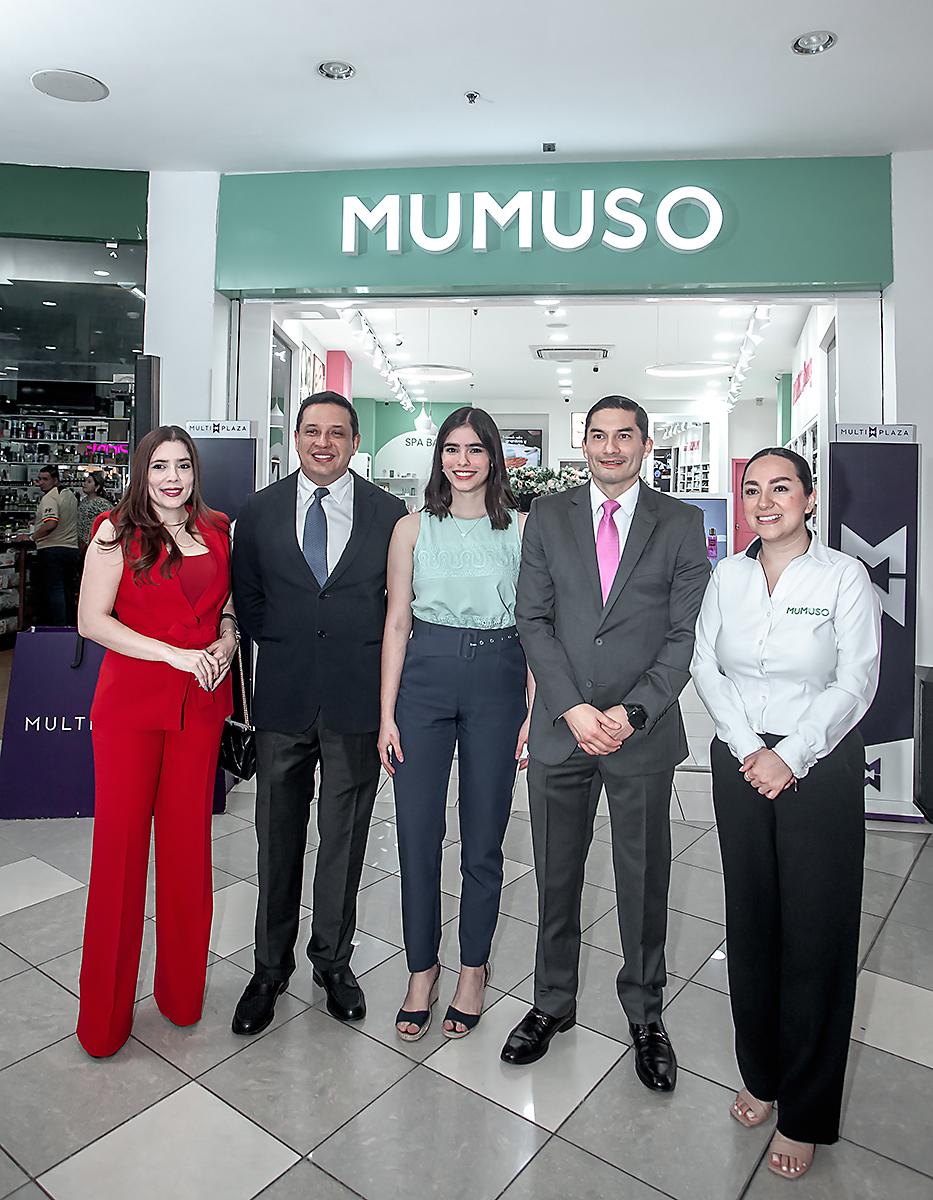 Eva Lemus, Rolando Archila, Camila García, Manuel Meléndez y Fernanda Pineda.
