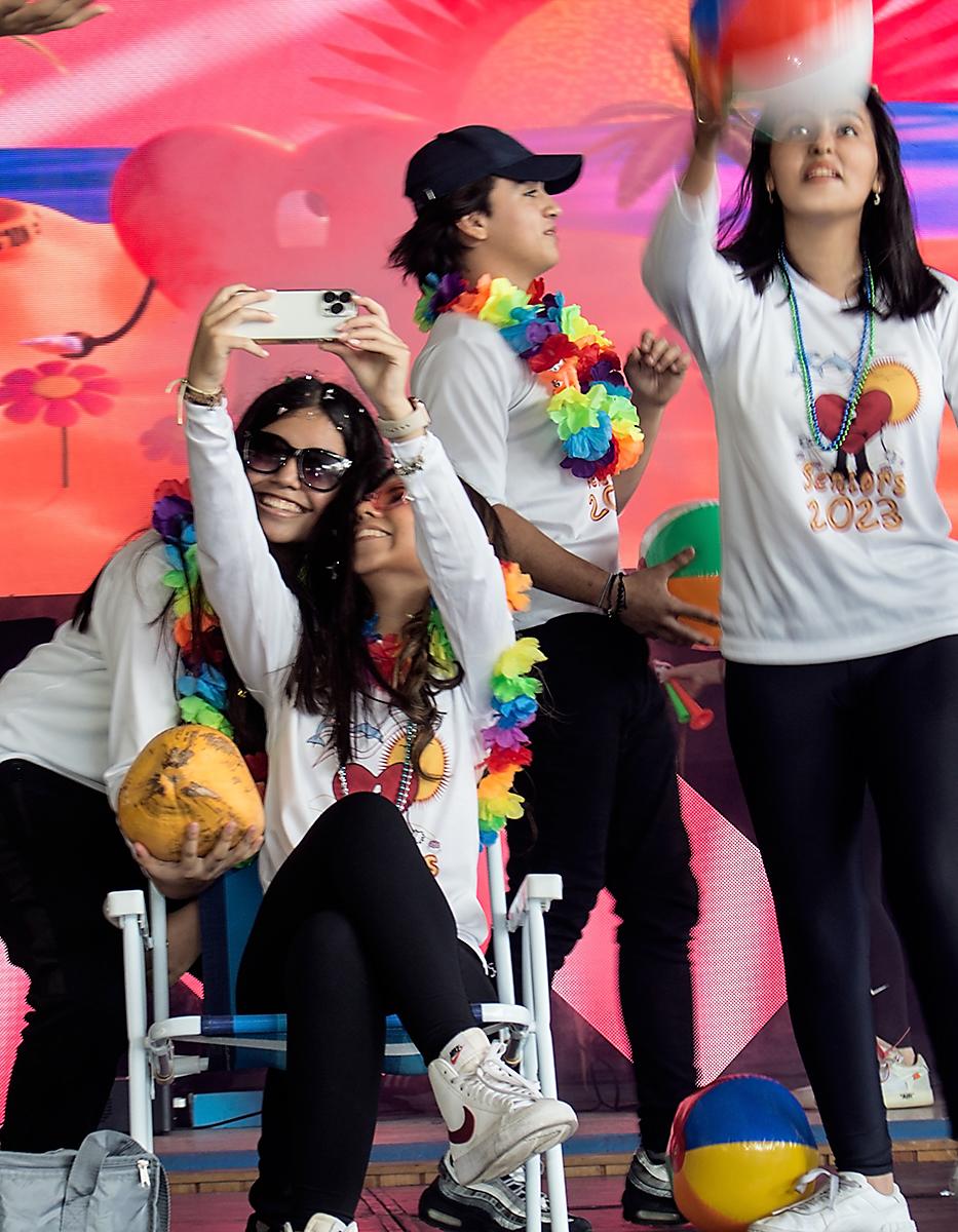 Ana Paola Urbina, José Roberto Ramirez y Helena Benethon.
