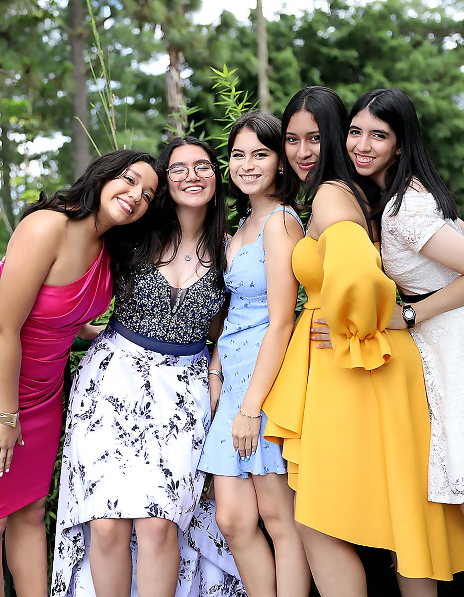 Nathaly Castellanos, Jenny Reyes , Isabella Garay, Mariely Amador y Paola Romero 