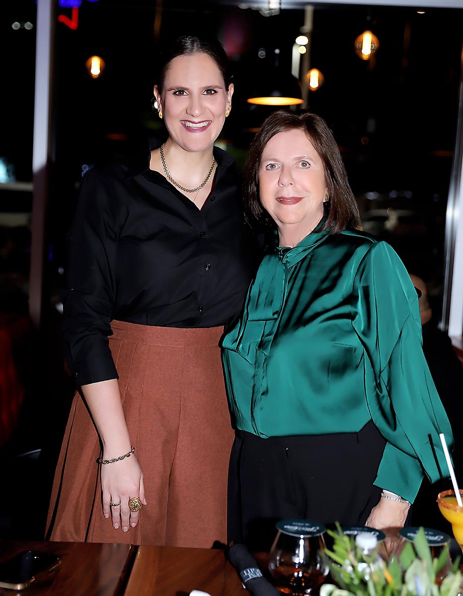Adriana y Delmy Jaar.