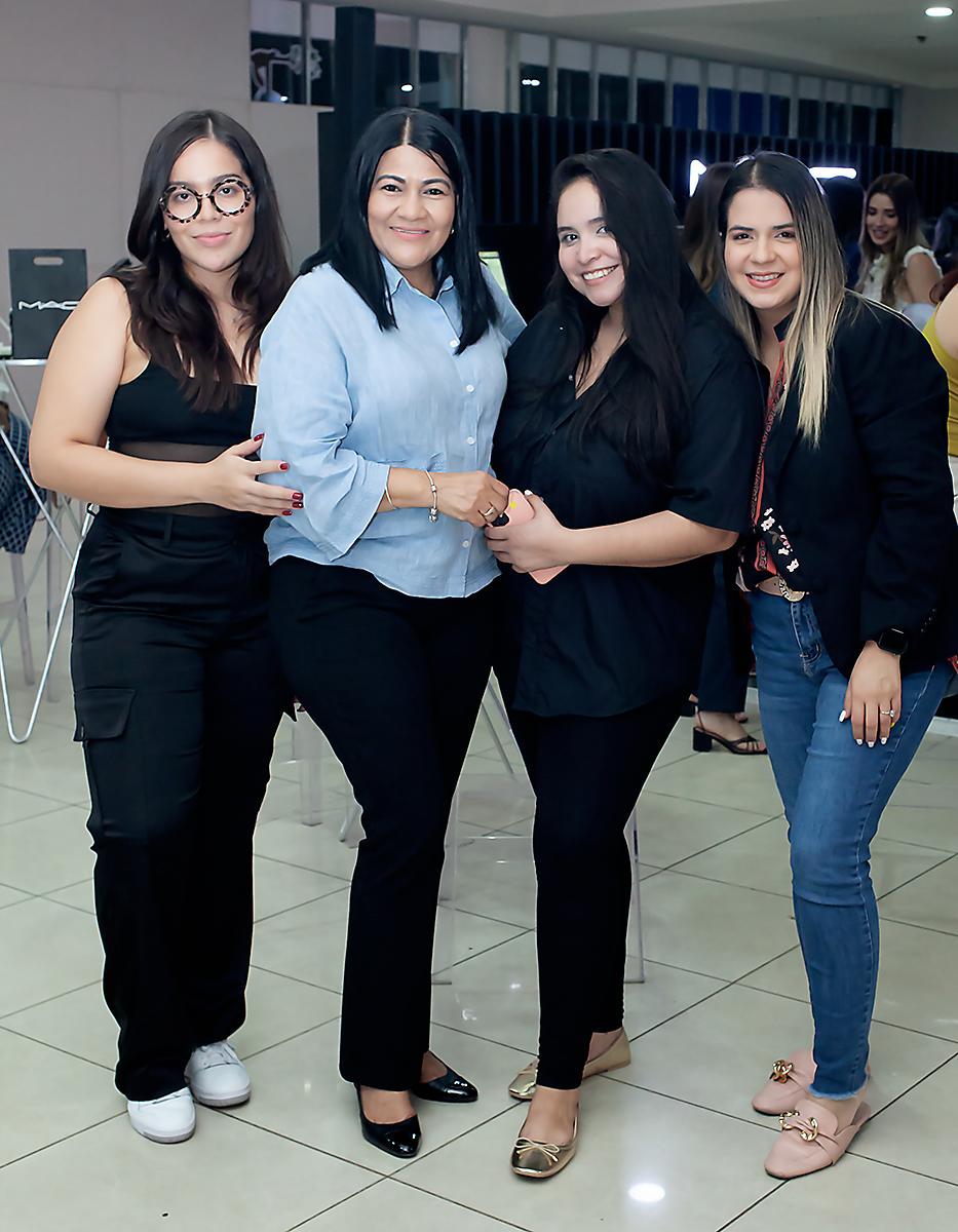 Aracely Díaz, Diana Martínez y Giselle Caballero