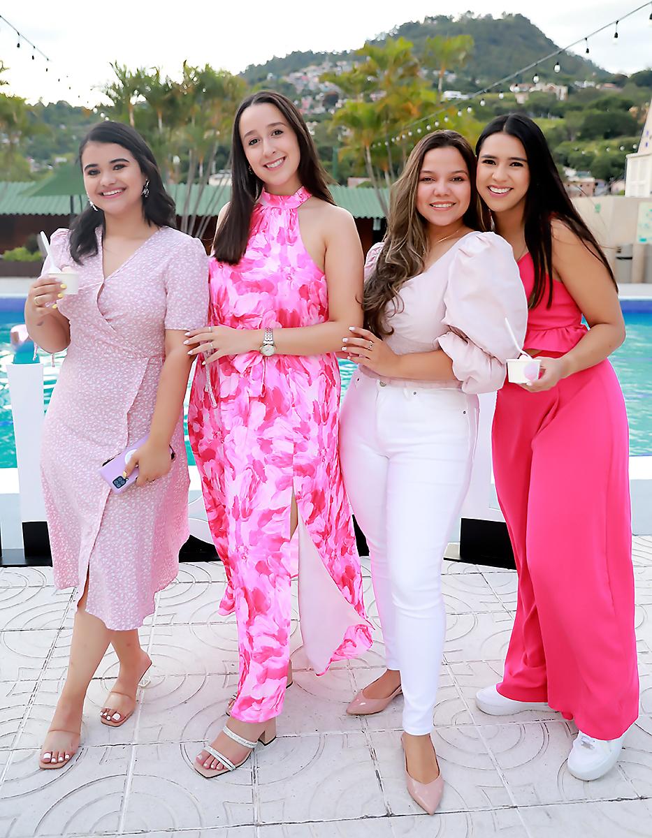 María José Flores, Marcela del Cid, Ana Gómez y Norma Farías. 