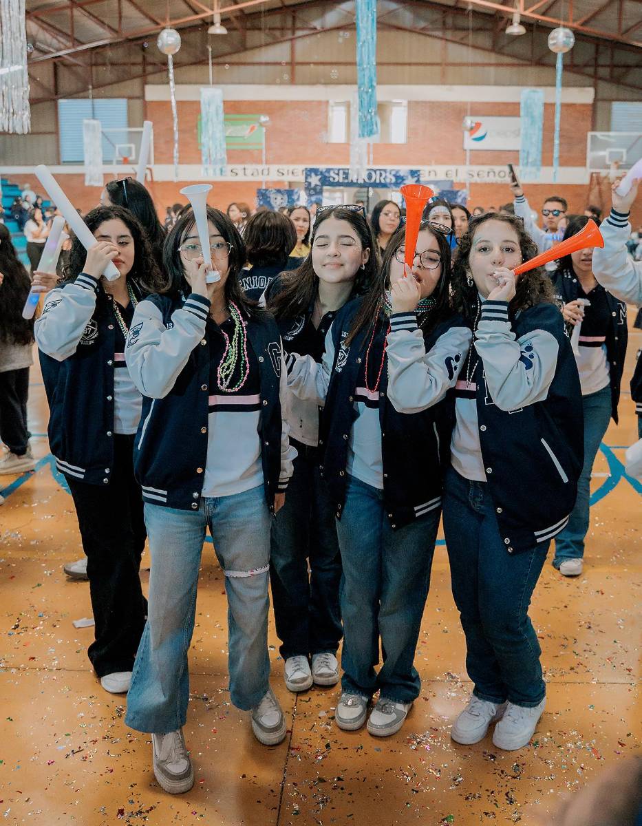 Senior entrance de la clase 2026 del Instituto María Auxiliadora