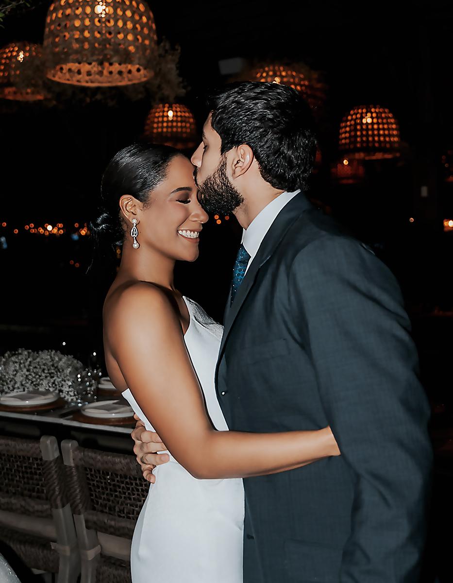 Paulina González y esposo César Robelo en su sesión para el álbum familiar.