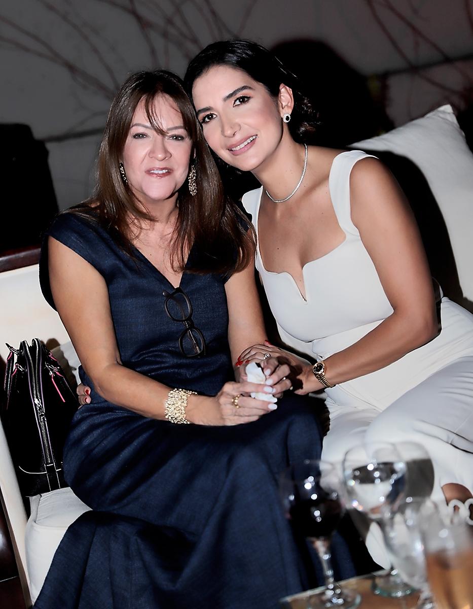 Mandy Bermúdez y Mónica Lama.