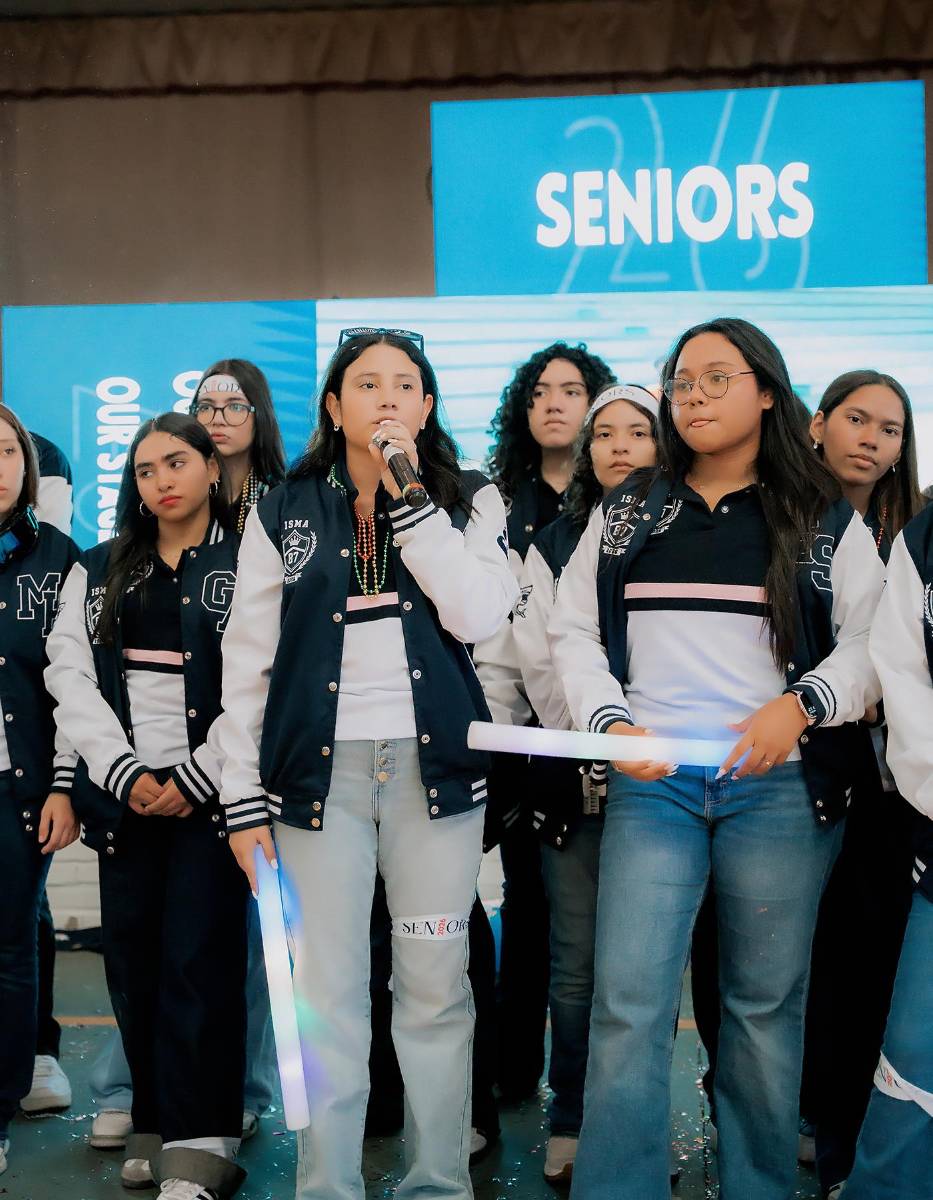 Senior entrance de la clase 2026 del Instituto María Auxiliadora