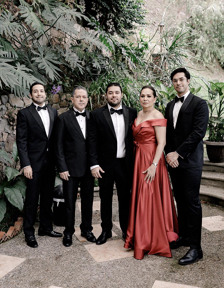 Héctor Bustillo, Héctor Bustillo, Fernando Bustillo, Flor de María Bustillo y José David Bustillo.