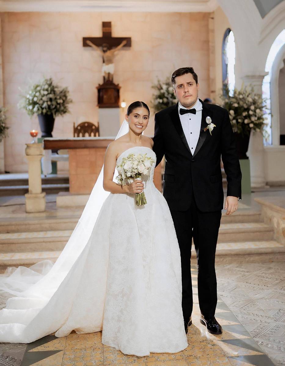 Los recién casados: Johannes Müller y Ruth Panayotti, luego de ser declarados “marido y mujer”. 