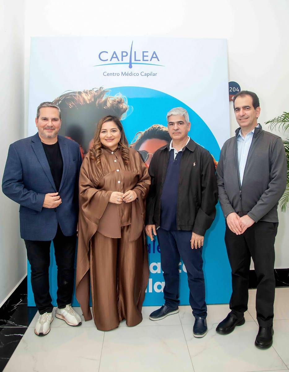  Rodrigo Simán, Raquel Rodríguez, el padre Fausto Leonardo Henríquez y Javier Simán.