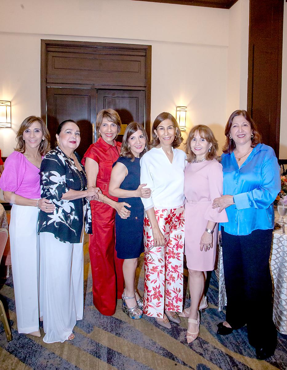 Diana Larach, María Elena Abufele, Lilian Jaar, Sandra Panayotti, Leyla Chahín, Elena Faraj y Julie Jiménez.