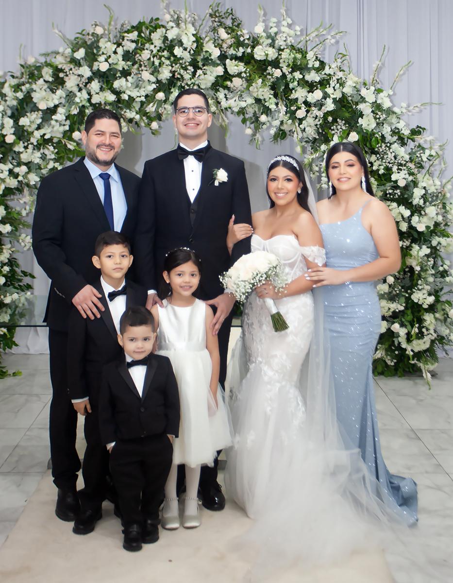 Claudio Yanes, Mateo Yanes, Emilio Yanes, Mía Yanes, Carlos Méraz, Anahi Figueroa y Claudia Figueroa.