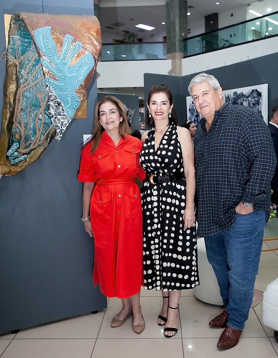 Ruth Marie Sabillón, Suyapa Monterroso y Juan Carlos Sabillón.