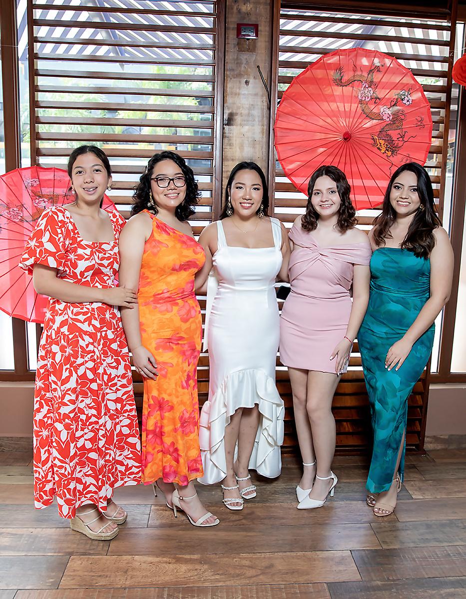 En una emotiva y divertida mañana, Nidia León celebró su especial despedida de soltera, rodeada de familiares y amigas cercanas. A pocos meses de contraer matrimonio con su prometido, Juan Carlos Pineda Caballero, la futura señora Pineda vivió un encuentro inolvidable lleno de juegos, sorpresas y sabios consejos.