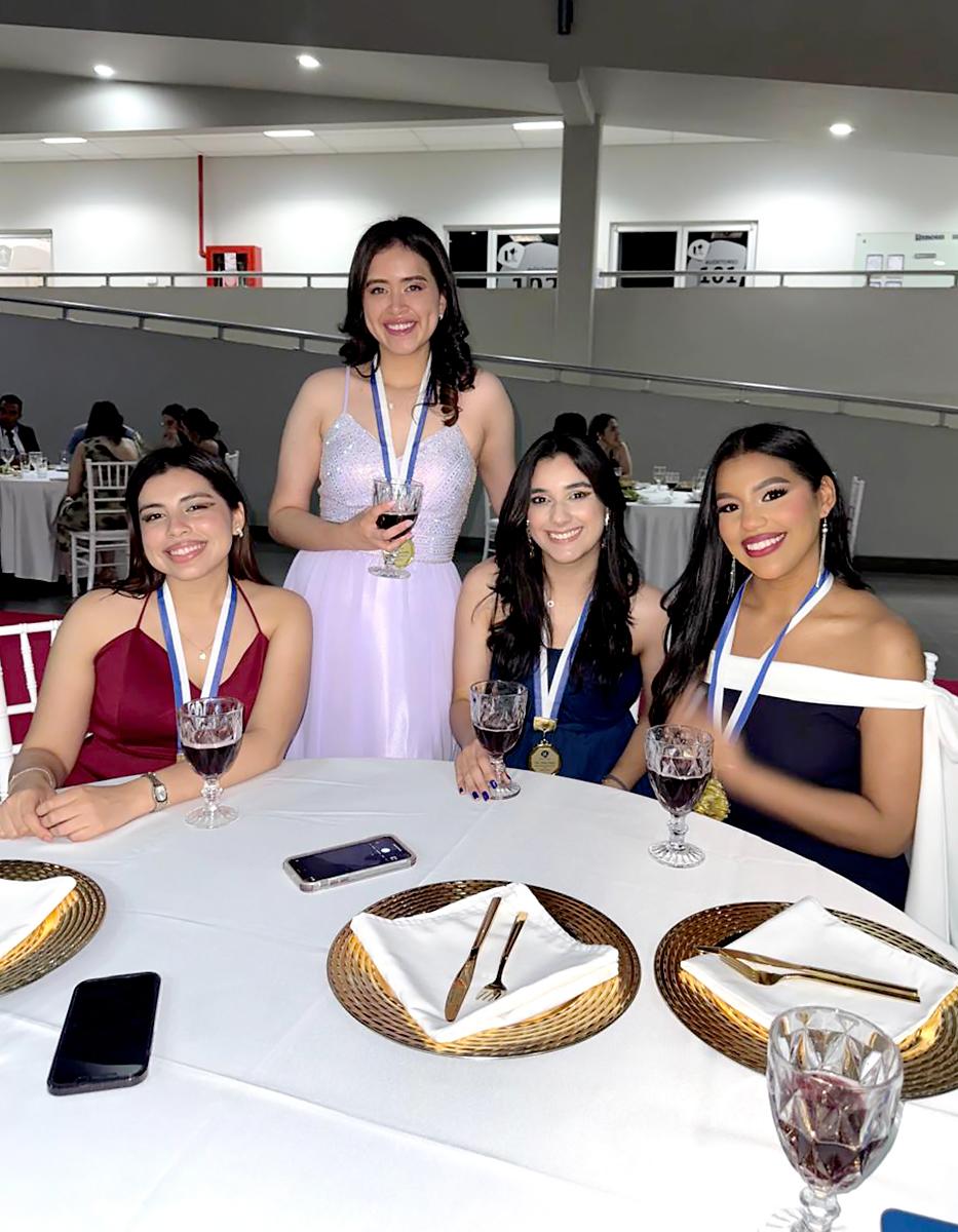 UNITEC celebra la despedida de sus internos de Medicina y Cirugía