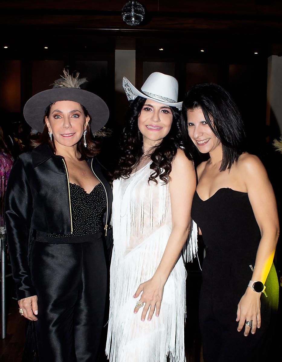 Sandra Canahuati, Claudia Jordán y Fátima Mena de Bueso.