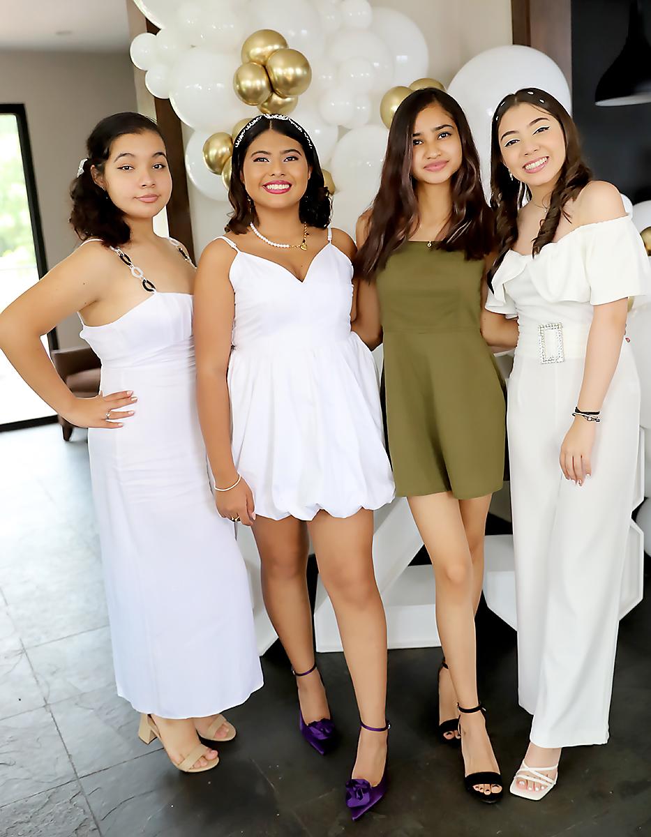 Angie Macías,Isabella Bulnes, Kaory Rodas y Arriana Aguilar