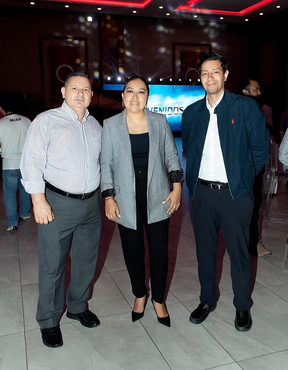 Mardoqueo Bueso, Magda Henríquez y Diego Reyes.