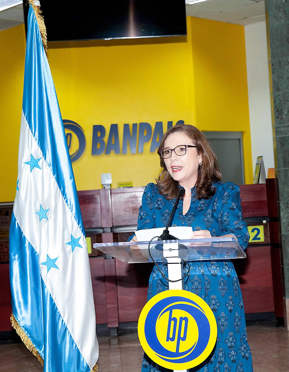 Nidia Manzanares, gerente de mercadeo, comunicaciones y Responsabilidad Social de Banpais.