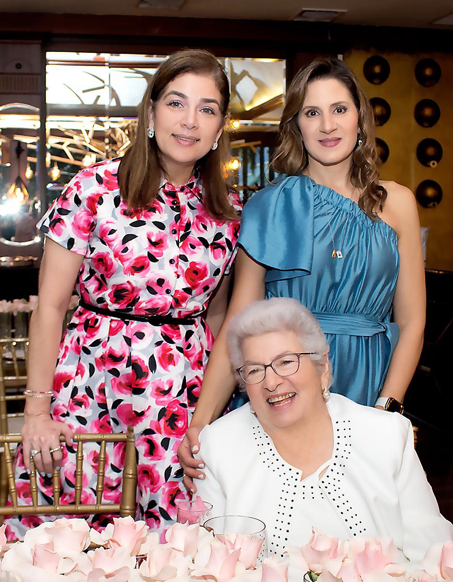 Ruth Marie Sabillón, Laura Massu y Martha Larach.