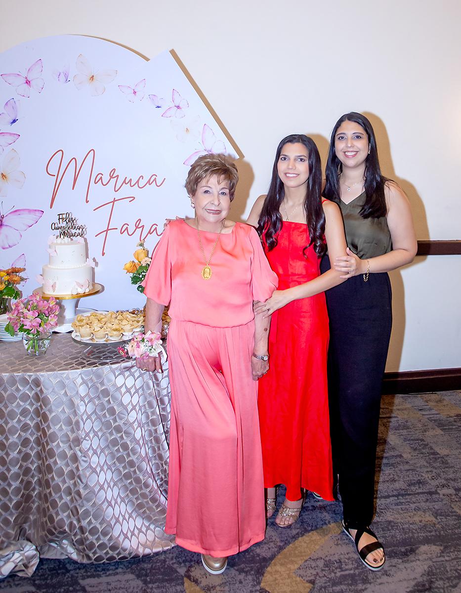 Maruca Faraj con sus nietas Sofía Jaar e Isabella Jiménez.