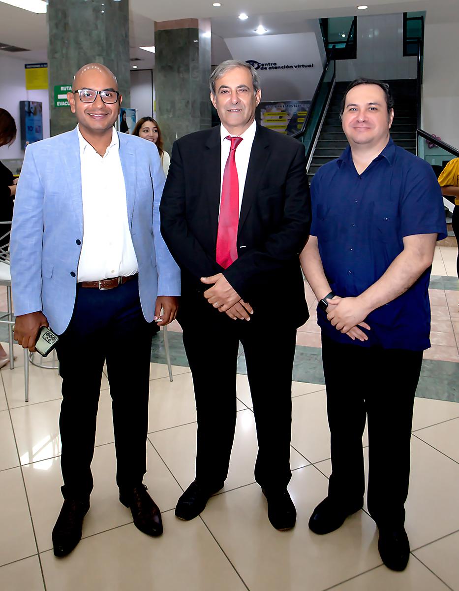 Fernando Carranza, Karim Qubain y el cónsul de Guatemala en San Pedro Sula Rudy Arnoldo Monterroso.
