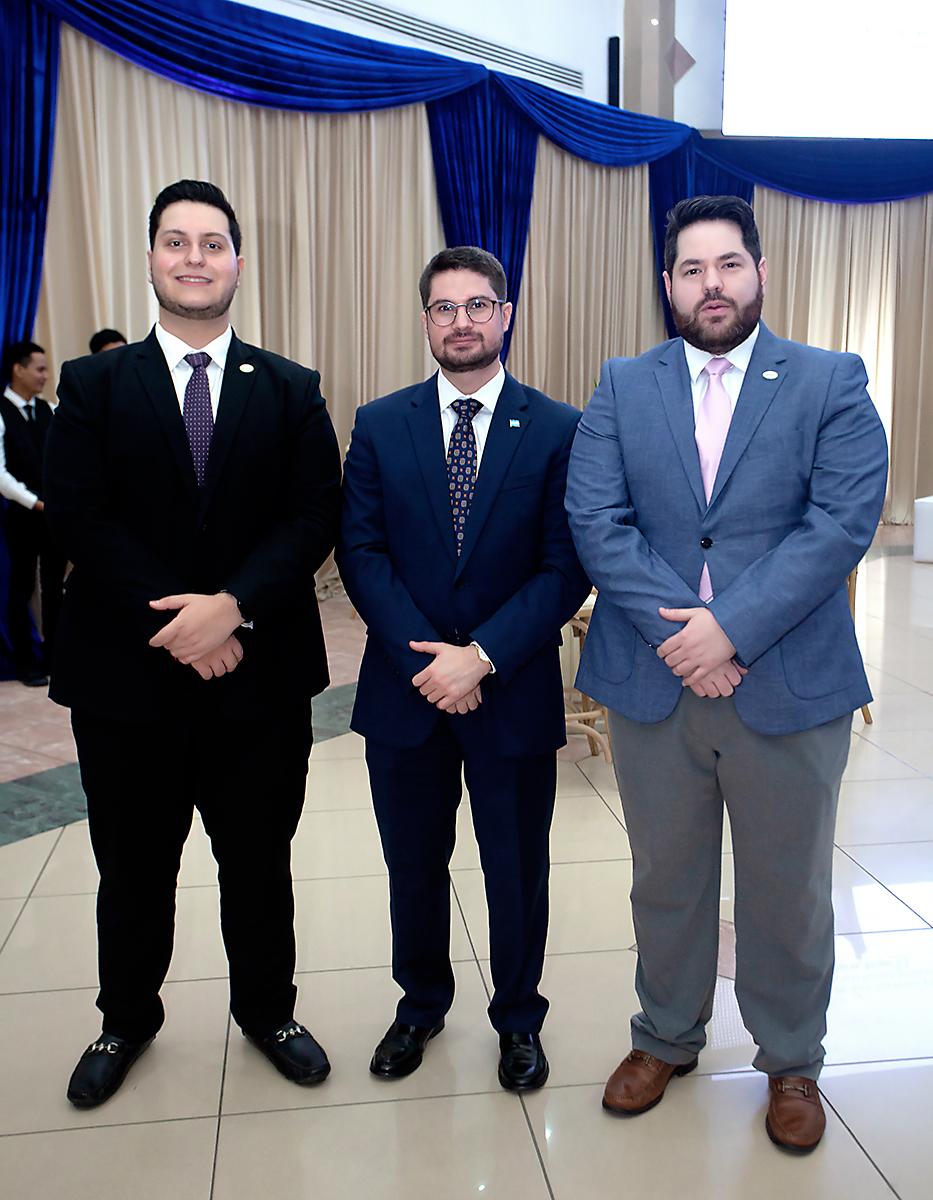 Julio, Mauricio y Roger André Valladares.