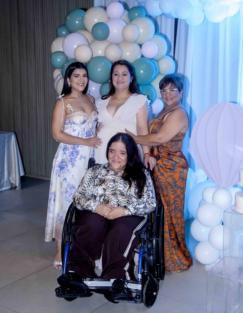 Daniela Chavez, Nora Ibarra, Suyapa Rodriguez y Rennie Chavez.