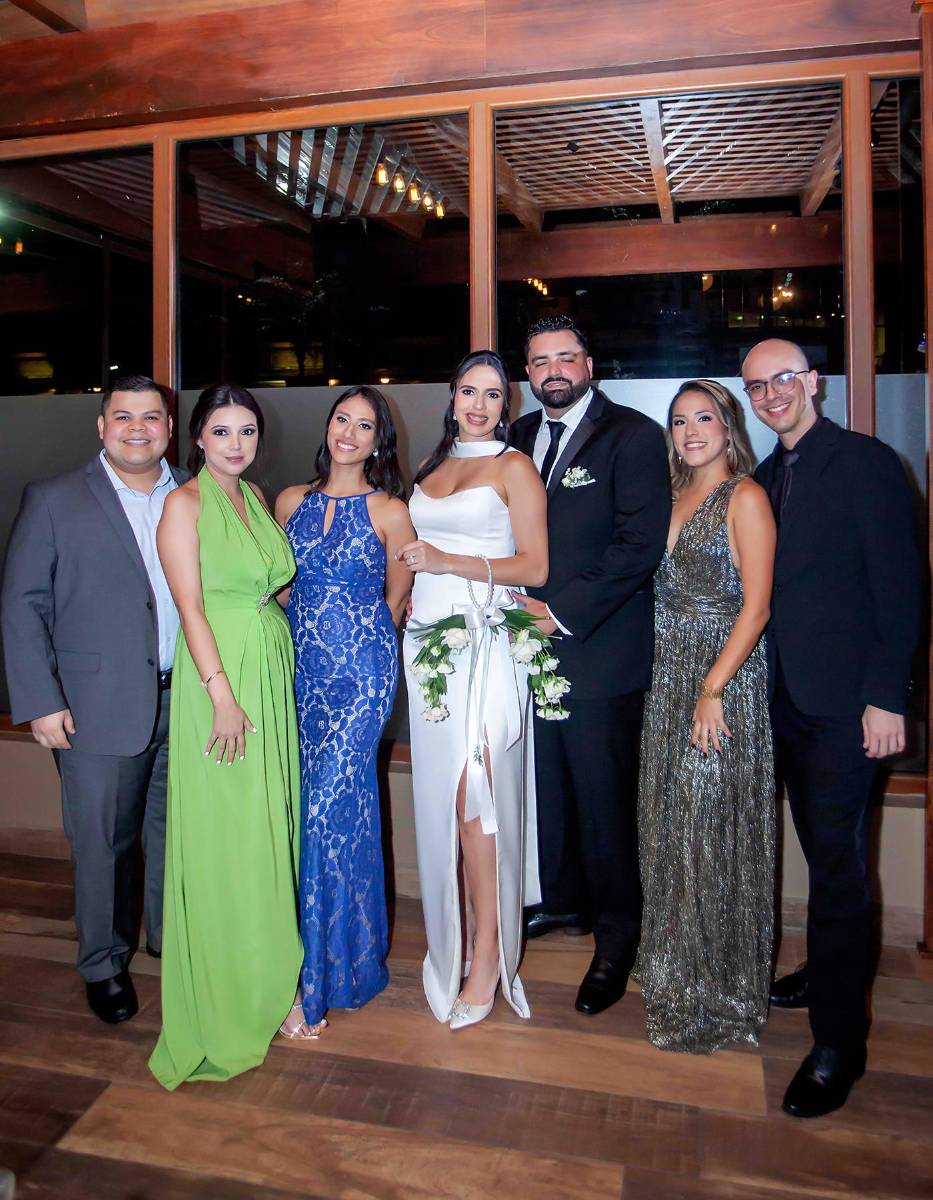 Reynaldo Castillo, Kelly Cabrera, Ana Chicas, Nur y Michael con Johana Zúñiga y Jesús Sanabria.