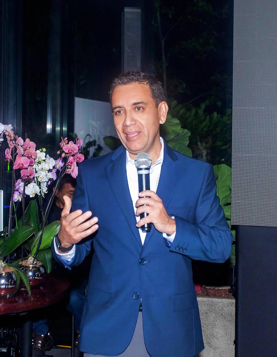 Ana Cecilia Quezada y Allan Castillo y Anny Cárcamo.