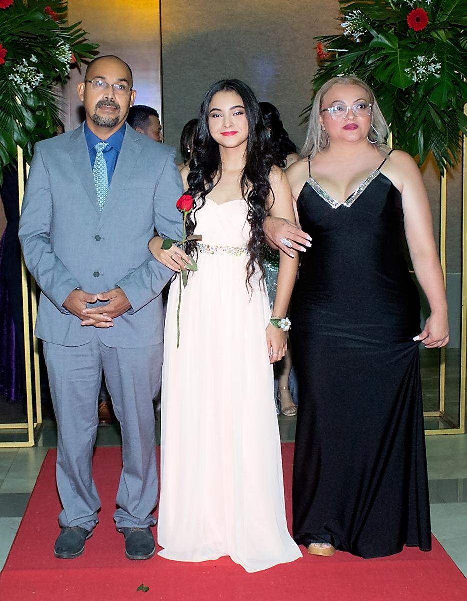 Melvin e Irma Bulnes con Cristina Castellanos.