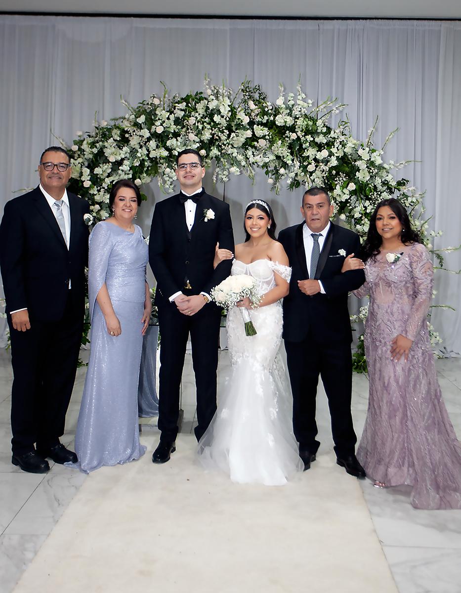 Juan Carlos Méraz, Ligia Cardona, Carlos Méraz, Anahí Figueroa, José Eduardo Figueroa y Xiomara Díaz.