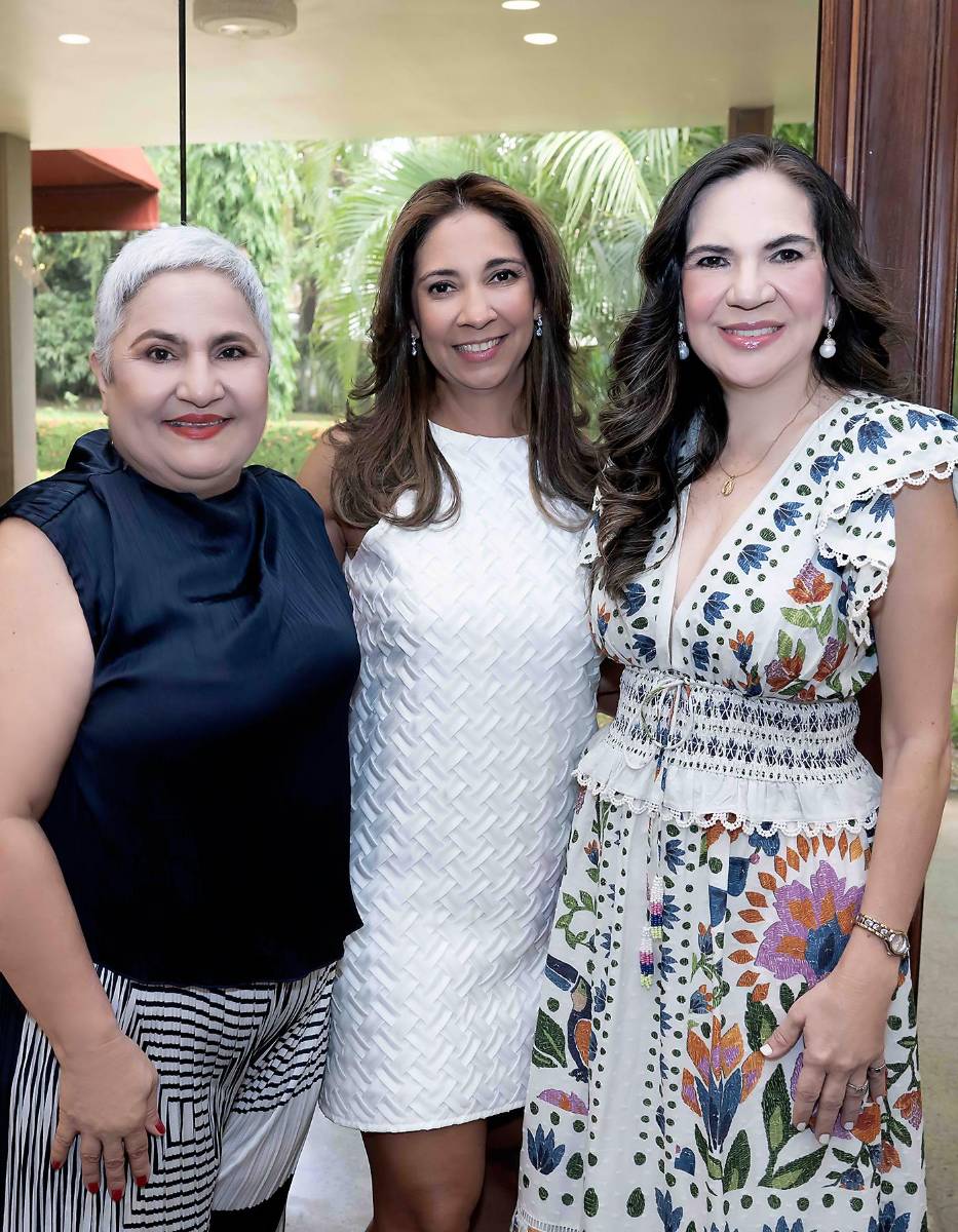 Lourdes Kattán de Hernández, Claudia Simón y Denia Flores Gómez.