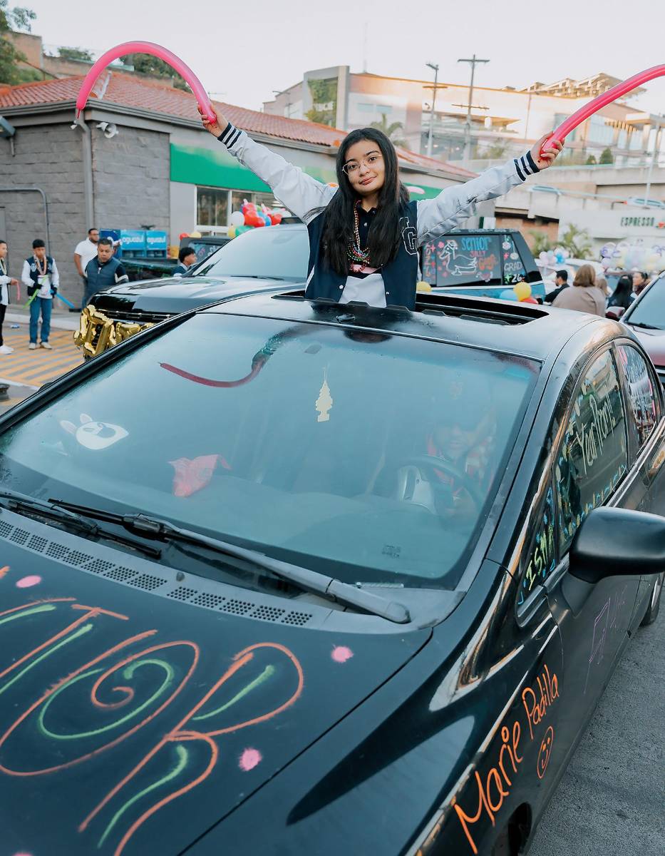 Senior entrance de la clase 2026 del Instituto María Auxiliadora