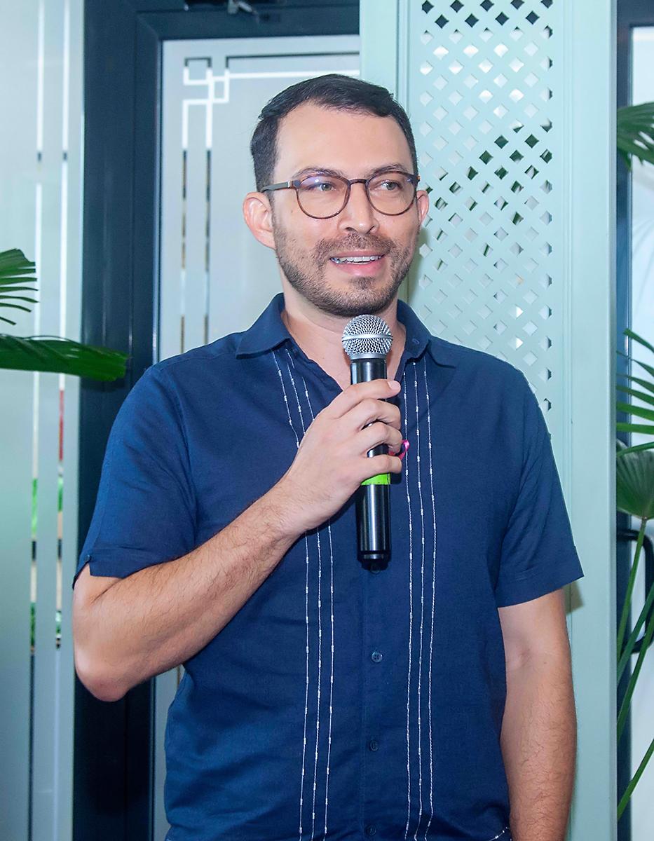 Ángel Fajardo de CM Airlines.