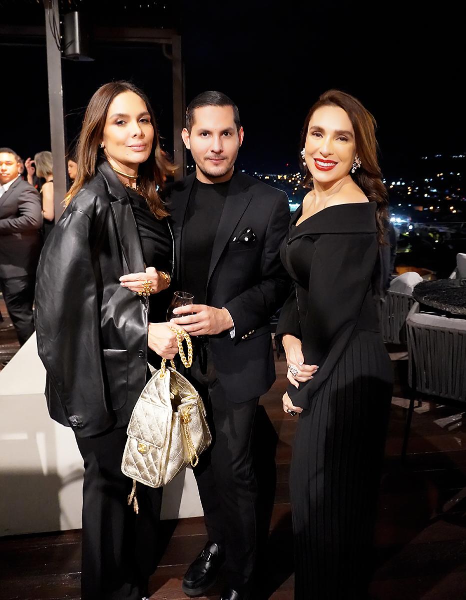 Ana Melissa Paz, Ariel Flores y Sonia Paz.