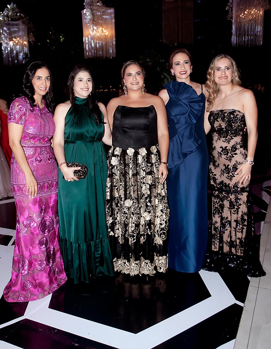 Johanna Zedan, Mireya Hawit, Stephanie Musleh, María Adel Fuschich y Michelle Yíbrin 