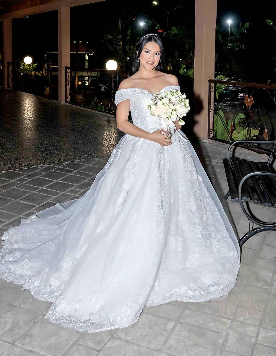 La novia Eloisa Almendárez.