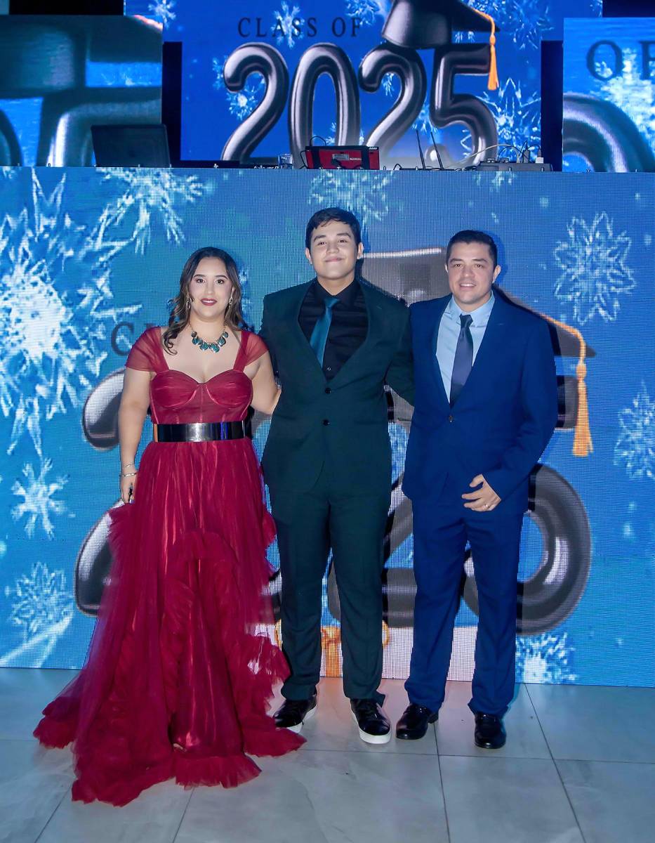 Desfile padres e hijos de la prom 2025 de Saint Peter Academy