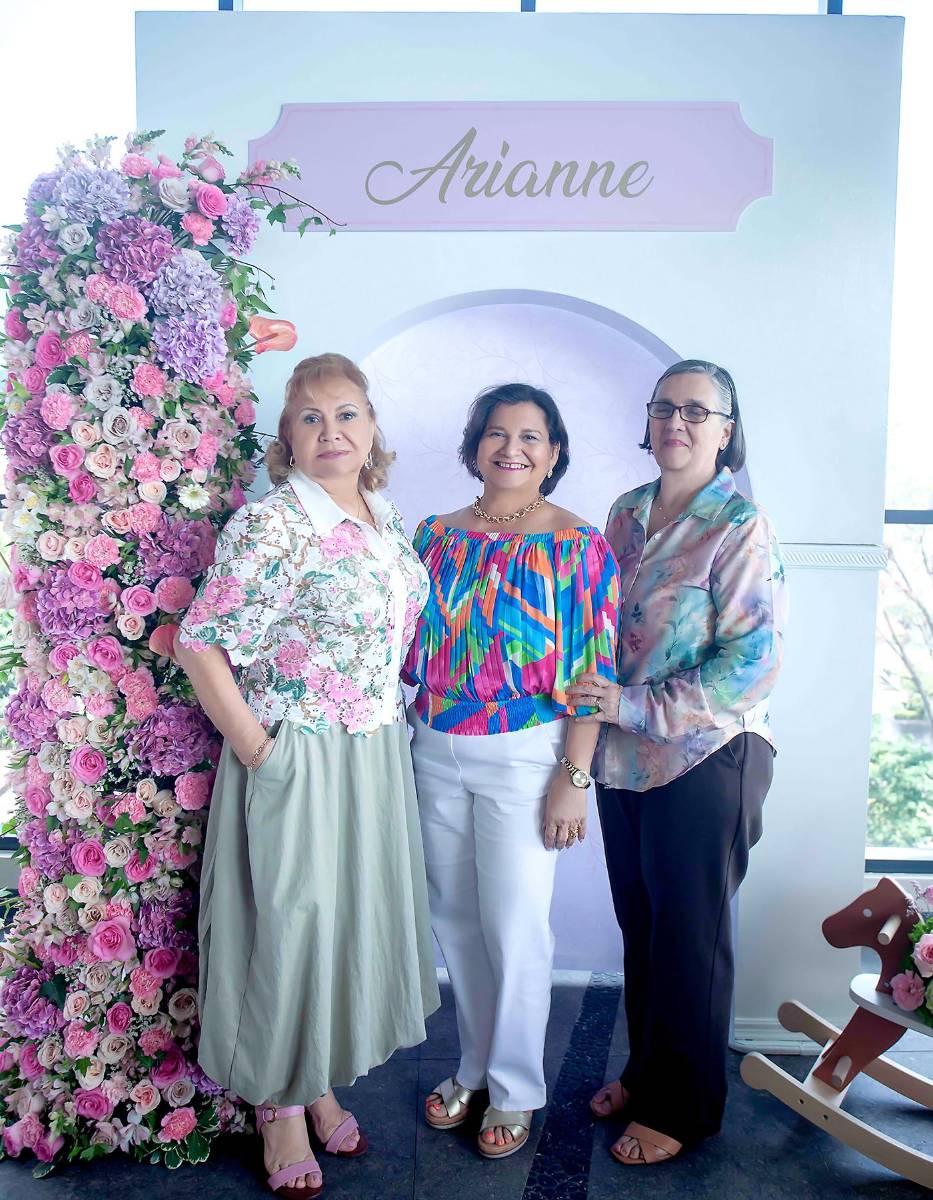 Amanda de Rivera, Gladys de Paz y Suyapa Laguna