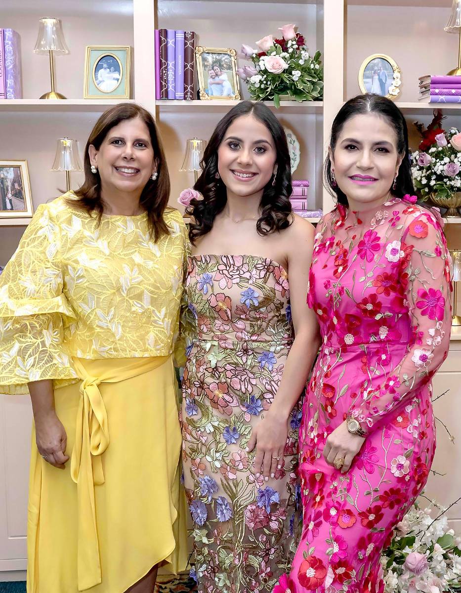 Alexandra Vogelsang, Andrea Jordan y Claudia Kattán de Jordan.