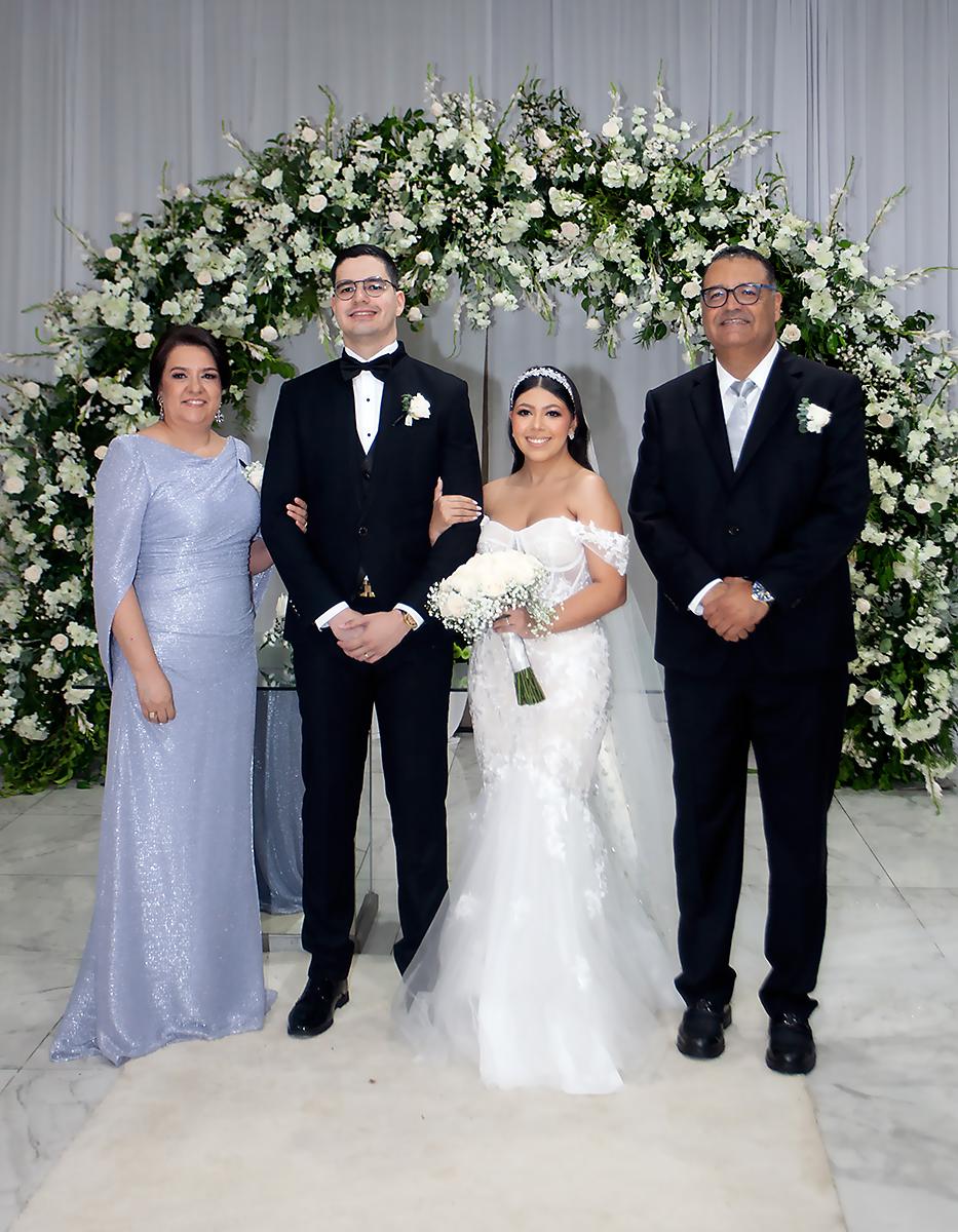 Ligia Cardona y Carlos Eduardo Méraz con Anahí Figueroa y Juan Carlos Méraz.