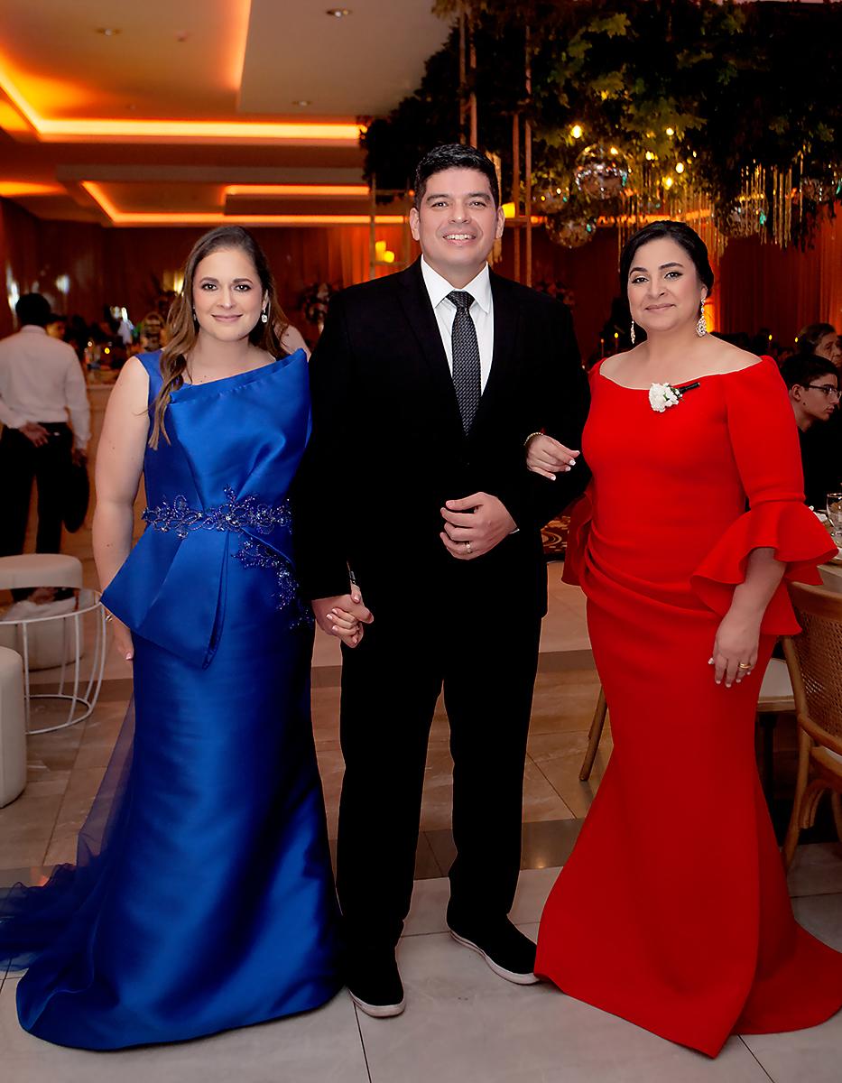 Carolina Verdial, Oswaldo Acevedo y Dania Verdial.