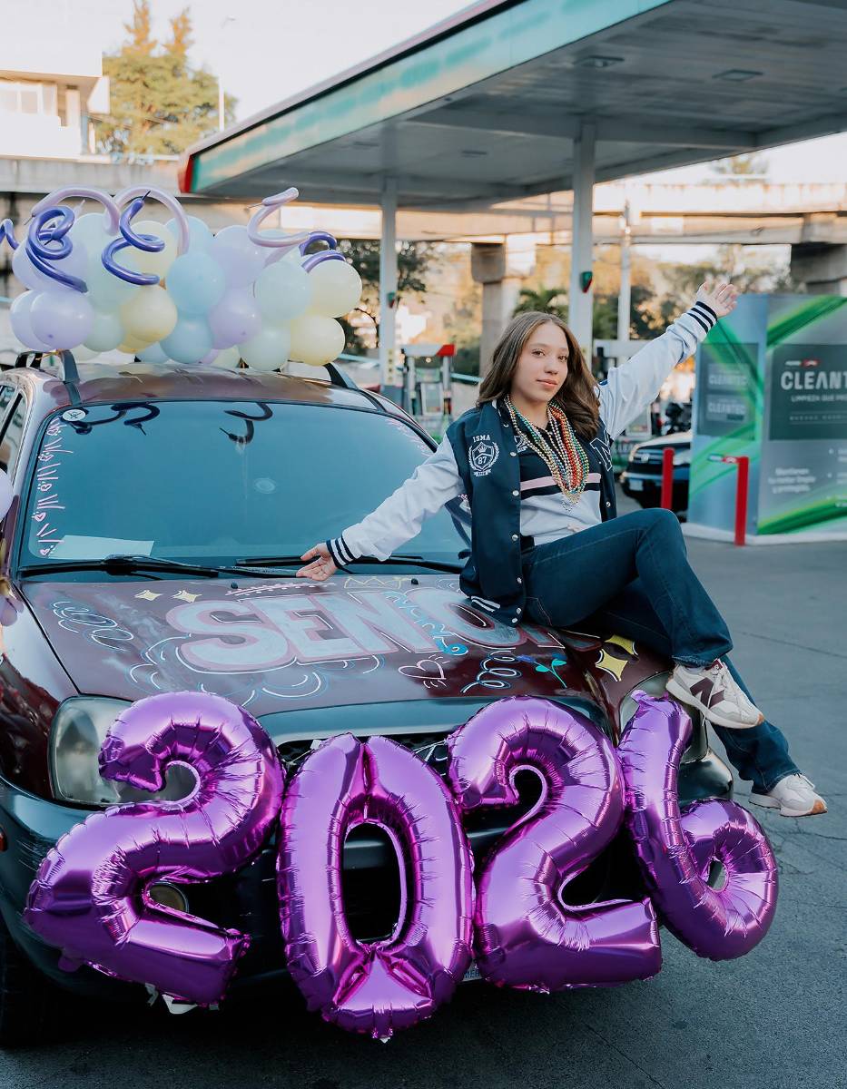 Senior entrance de la clase 2026 del Instituto María Auxiliadora