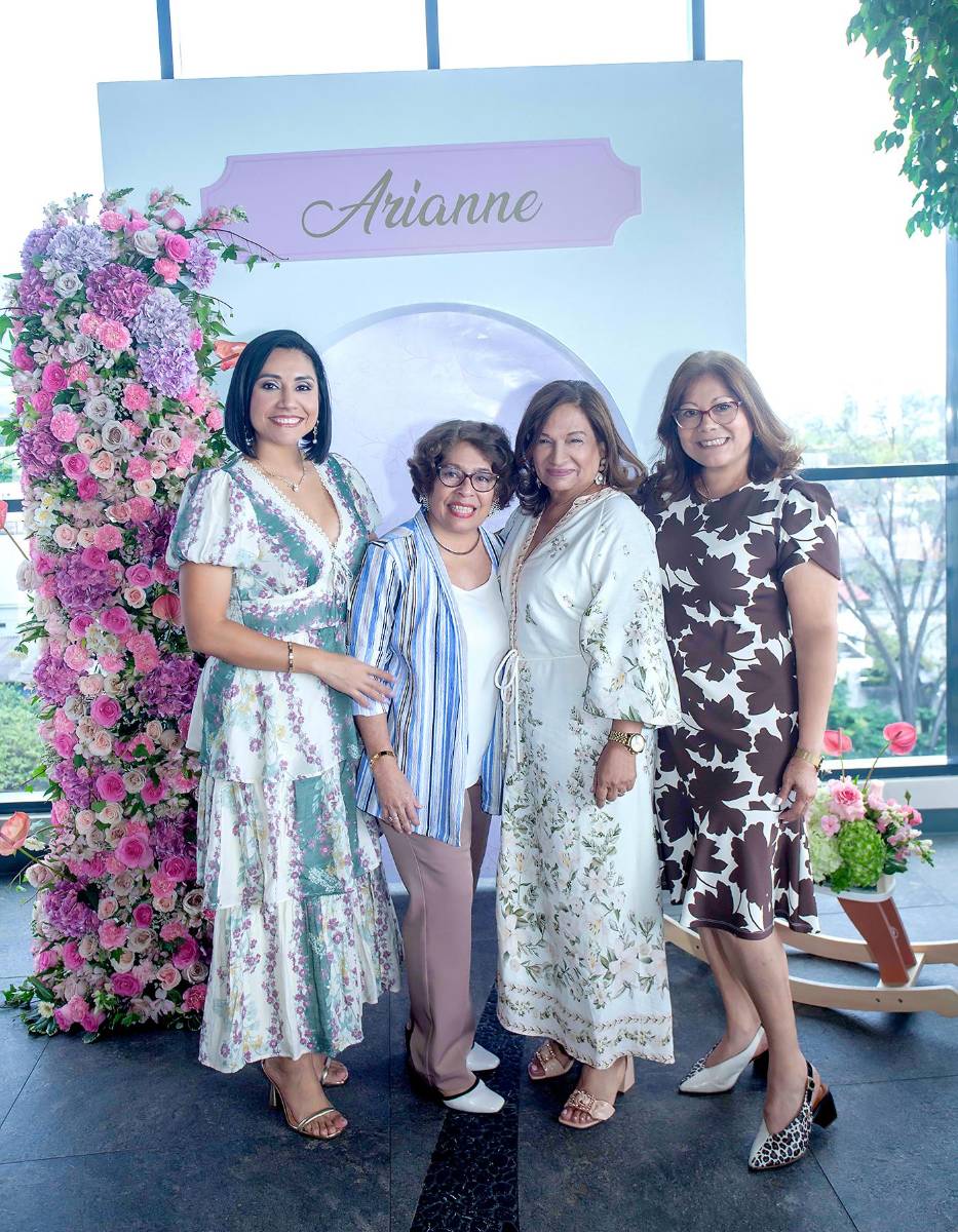 Nelly Huezo, Claudia Chinchilla, Ana Bados y Leticia de Velásquez.