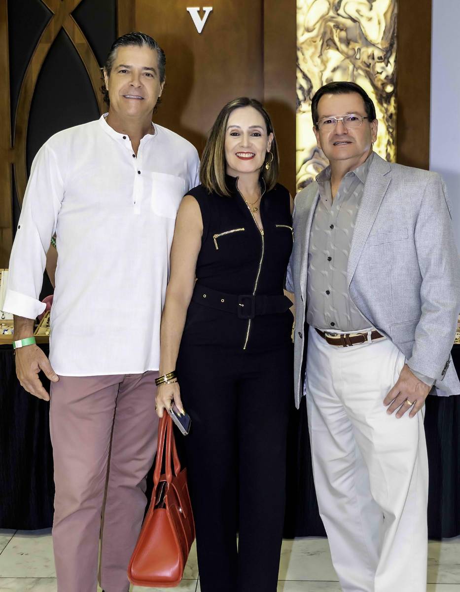 Andrés y Maybell Egas y Rubén Wolozny. 