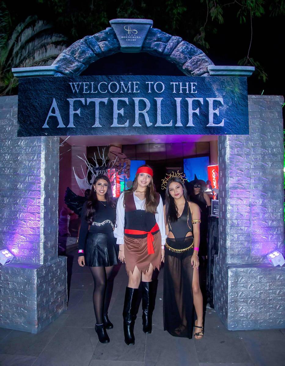 El Club Hondureño Árabe se convirtió en el máximo referente social al celebrar su esperada Halloween Party, un evento que superó todas las expectativas de ambientación. La entrada recreaba un auténtico <i>Camposanto</i>, con cráneos, sepulturas, momias, telarañas y, sin duda, el detalle más memorable: una mano gigante, una clara y divertida referencia al icónico personaje de la familia Addams.