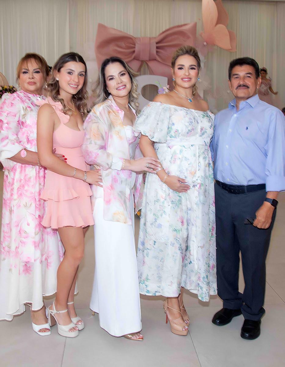Maribel Matamoros, Ana Sol, Karla de Cruz y José Orlando Matamoros.
