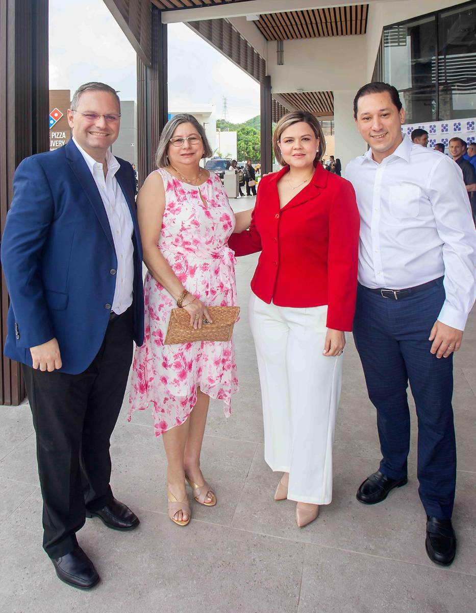  Nicholas Maalouf, Leticia Verdial, Dora Paredes y Carlos Mendoza.